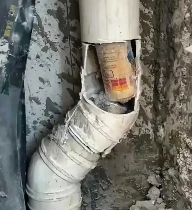 我家安装水电时，我提前给师傅买了包烟，2瓶红牛饮料，后来他说带我去买材料，我很想