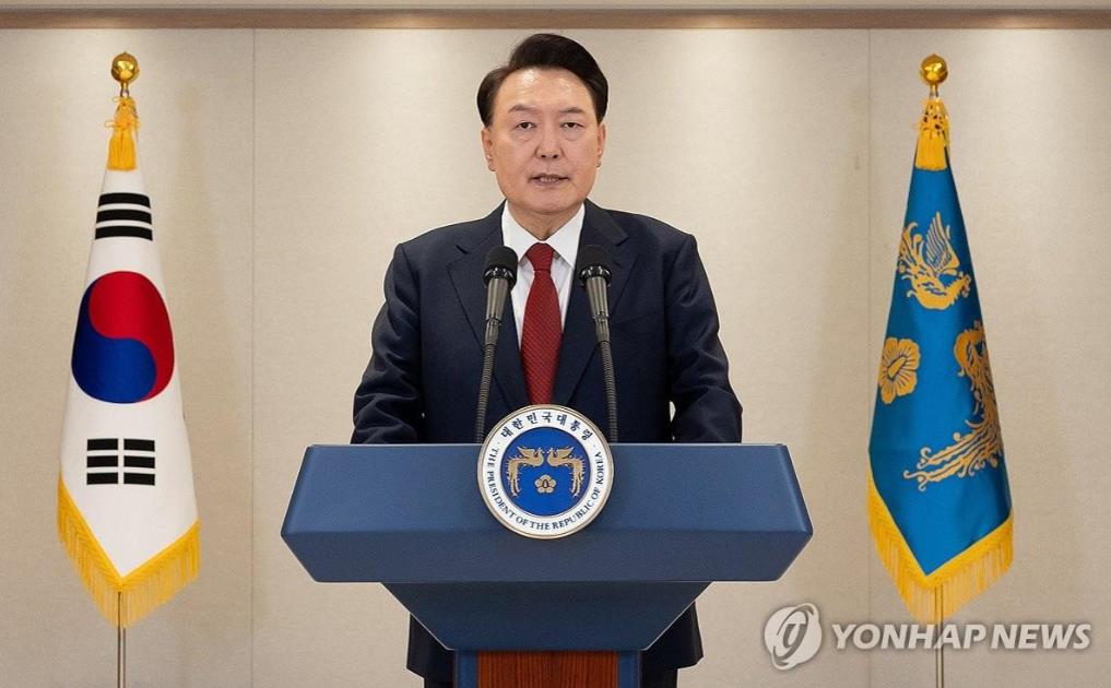尹锡悦做最后一搏，不但拒绝辞职下台，还暗示戒严和中国有关