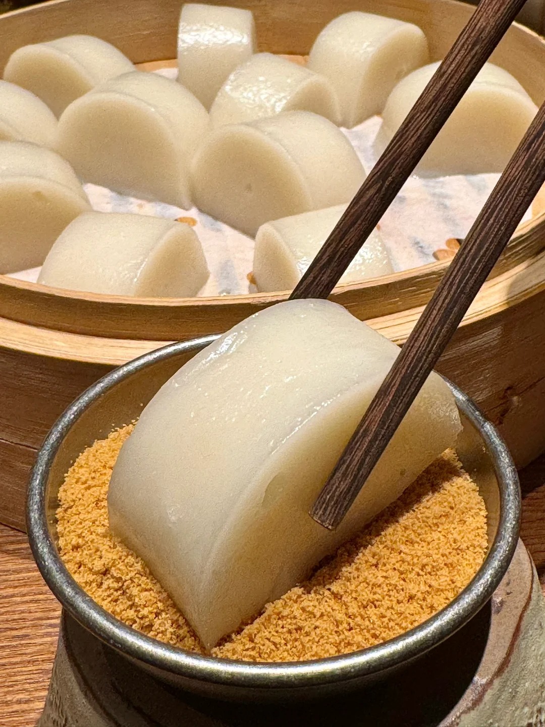 北京人自己的“新荣记”！！！
5块钱一份的红糖年糕！！！
我太爱了！！黄鱼面和肉