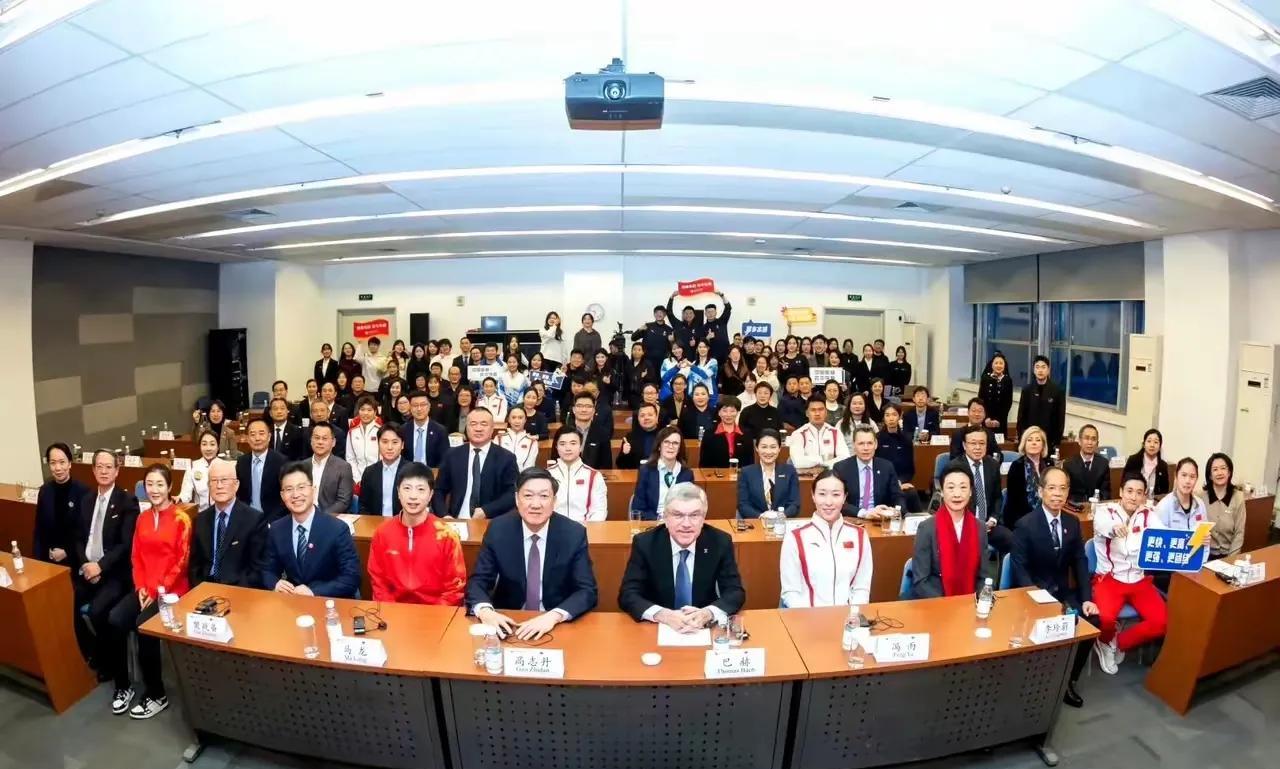 陈梦，马龙最新消息来了！
陈梦和马龙参加了北京大学体育活动，“奥林匹克与我”公开