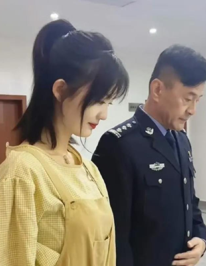 于荣光老师雪藏的女儿太清纯、太漂亮了
￼
