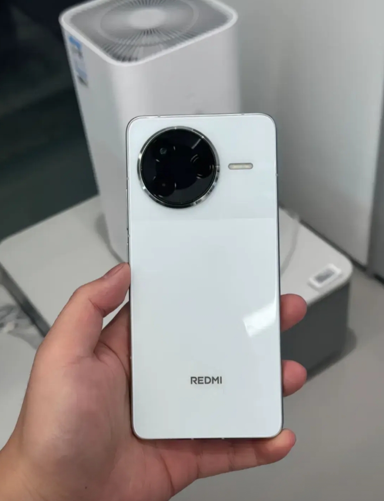 红米k80系列的后置镜头是哪个大聪明设计的，受众群体是哪个
不能说不好看，只能说