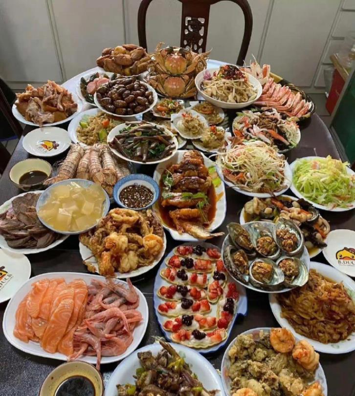 你能看出这是哪个省的年夜饭吗？