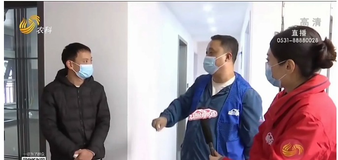 山东泰安，徐先生花100多万元买了套房子钱，没想到装灯的时候，吓了一大跳，房顶打