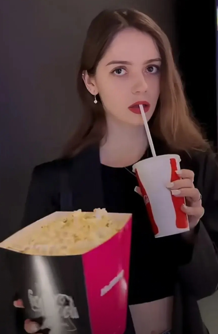 如果这次小红书成了，很有可能会造成以下三个影响。
第1个影响，中国至少再添一个世