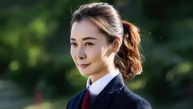 出身将门世家，52岁她选择单身，演绎非凡人生，未婚未育