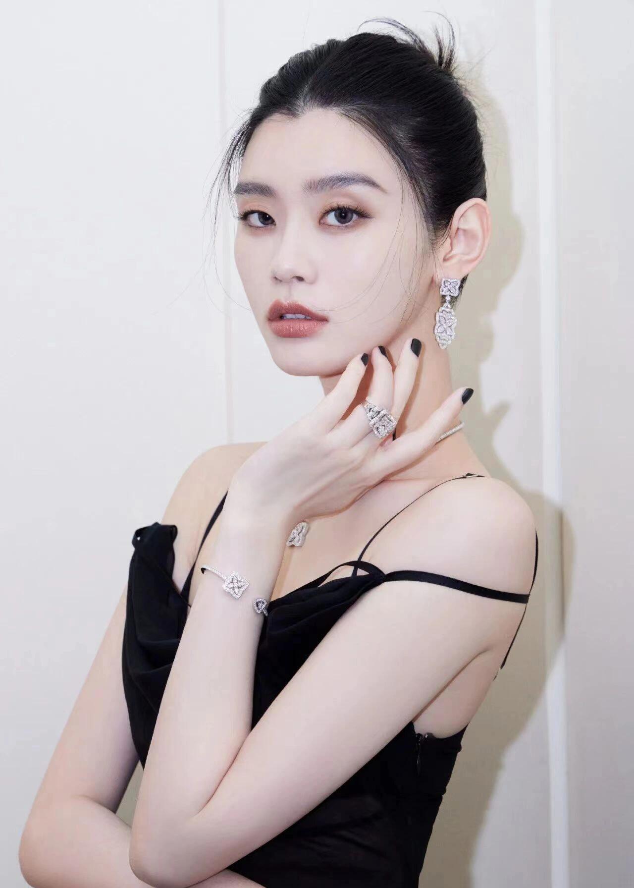 奚梦瑶——身姿曼妙
