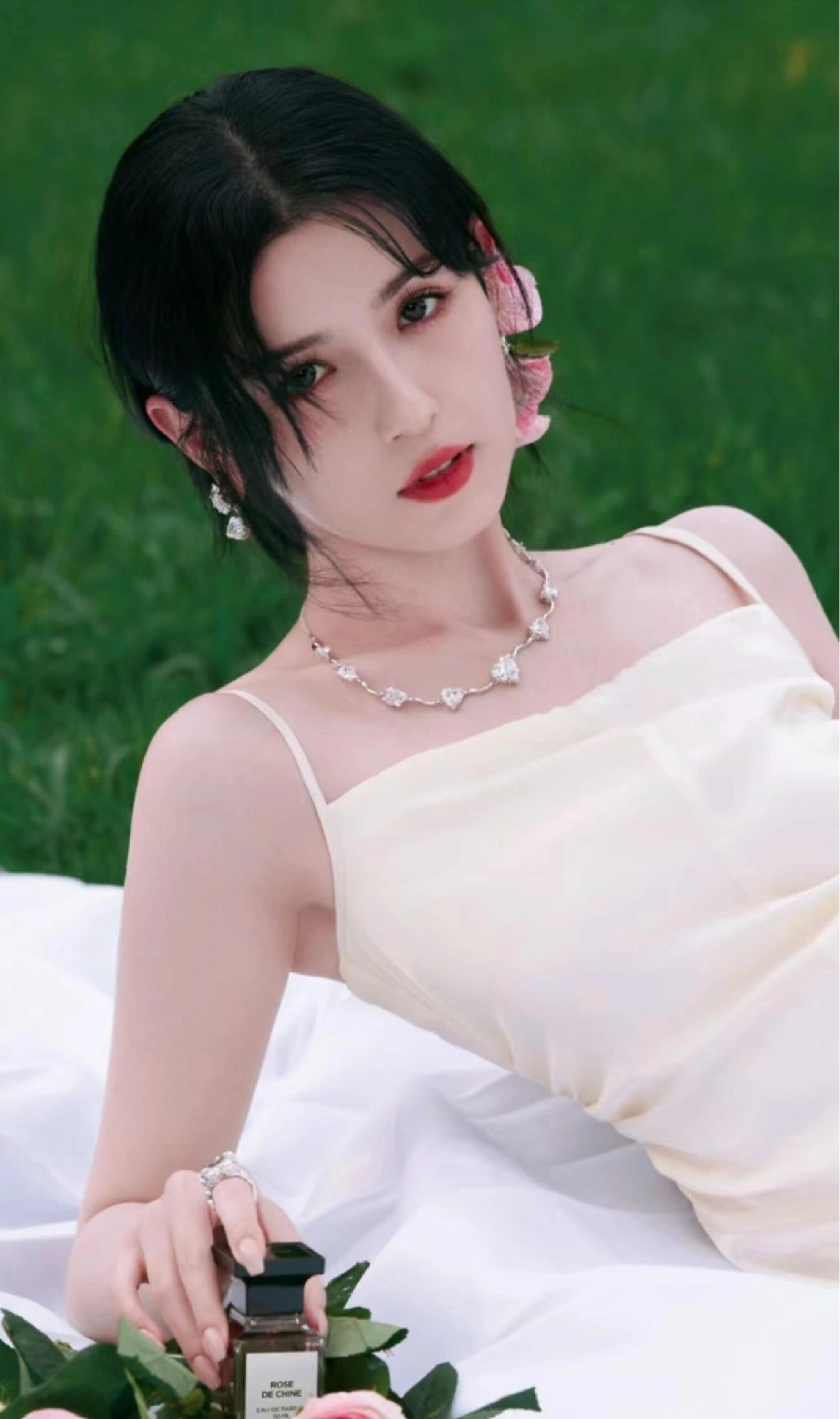  哈妮克孜——身材窈窕