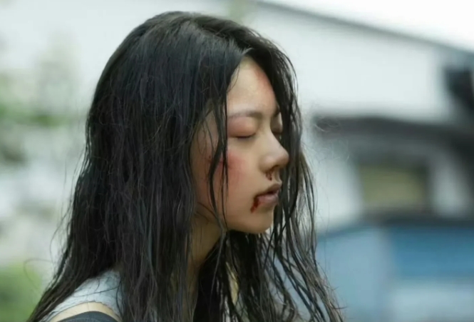 看了电视剧《漂白》，终于知道了警车鸣笛的真正用意。
以前我一直觉得，警车鸣笛声那