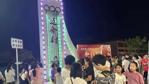 全红婵老家变网红景点，千人围观，奥运冠军想回家都难