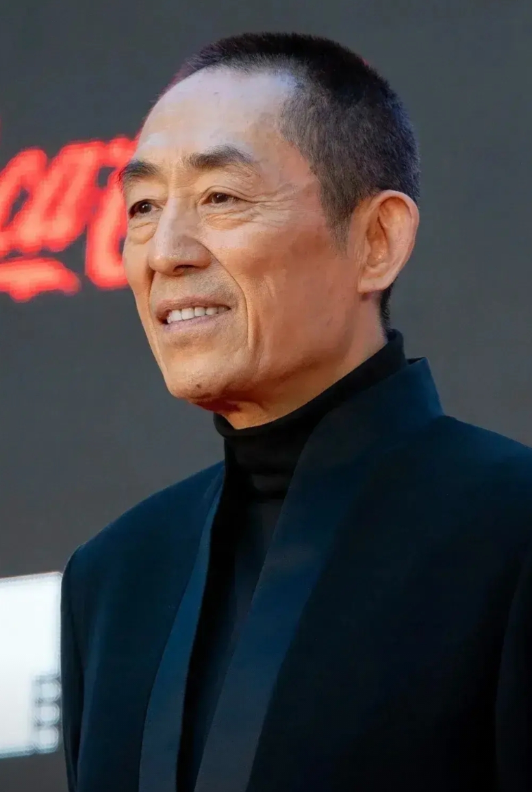 张艺谋的4个孩子  

1，大儿子：张壹男，出生于1995年，是张艺谋与现任妻子