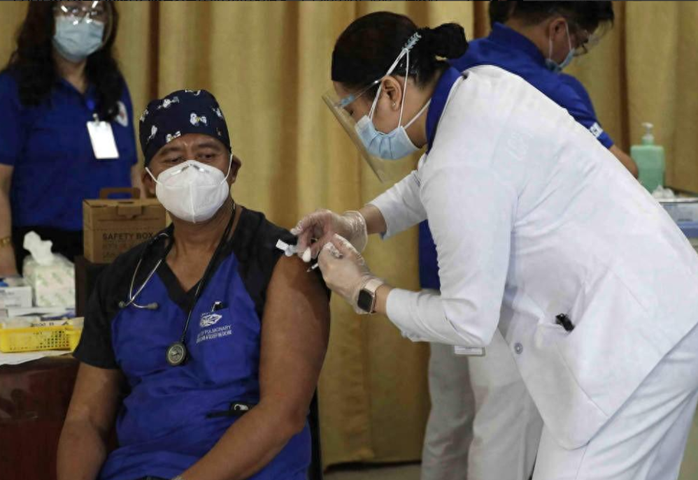 美国向菲律宾承认，抹黑中国疫苗，犯了一些错。美国自己都承认欺骗撒谎和偷盗是荣耀，