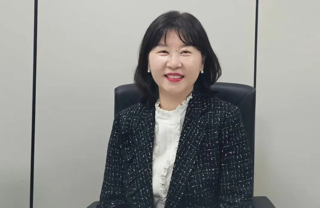 最终签发尹锡悦逮捕法令的是一位叫做辛韩美的女性法官部长！

