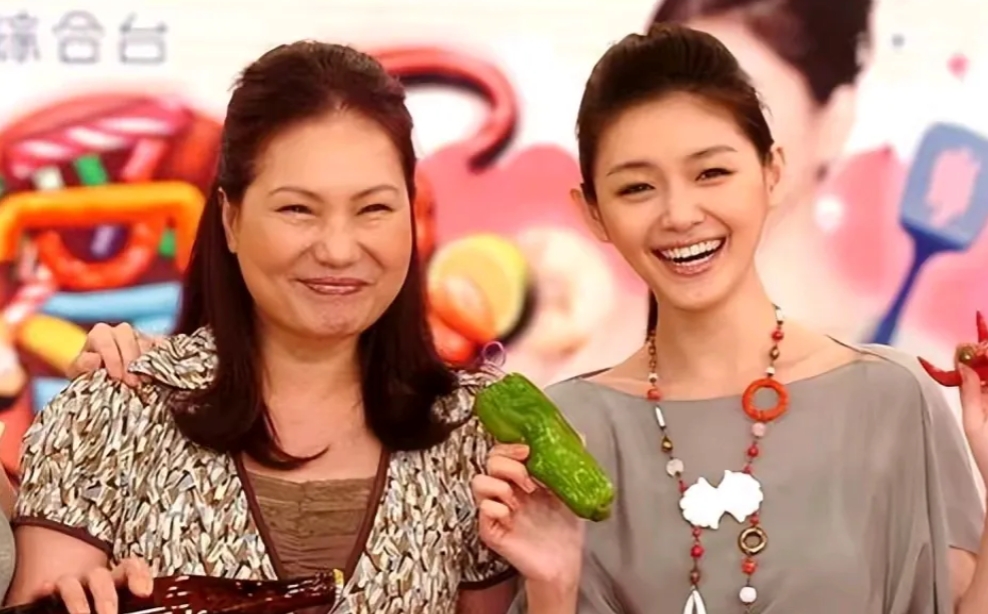 接近崩溃的大S妈妈，凌晨2点想念女儿大S，伤心欲绝的在自己社交平台打出11个字：