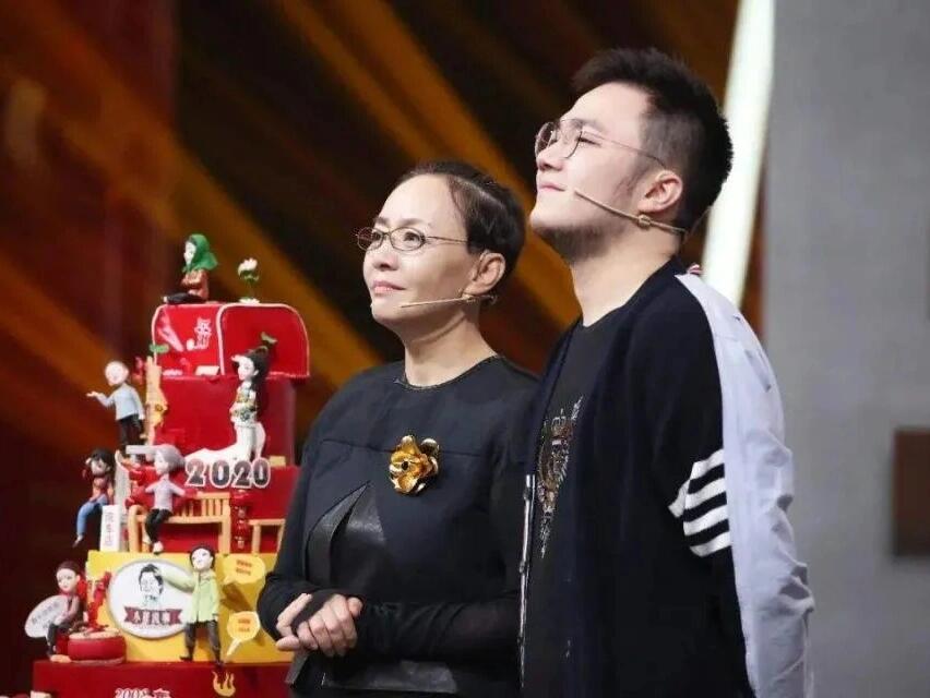 英达14年无一通电话，我是继父的骄傲