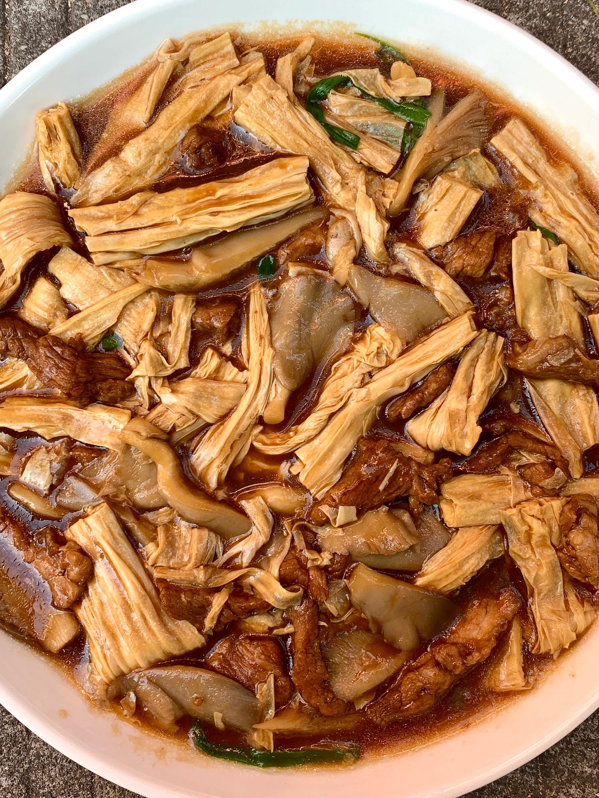 想告诉大家这盘腐竹肉片真的好鲜美下饭！！