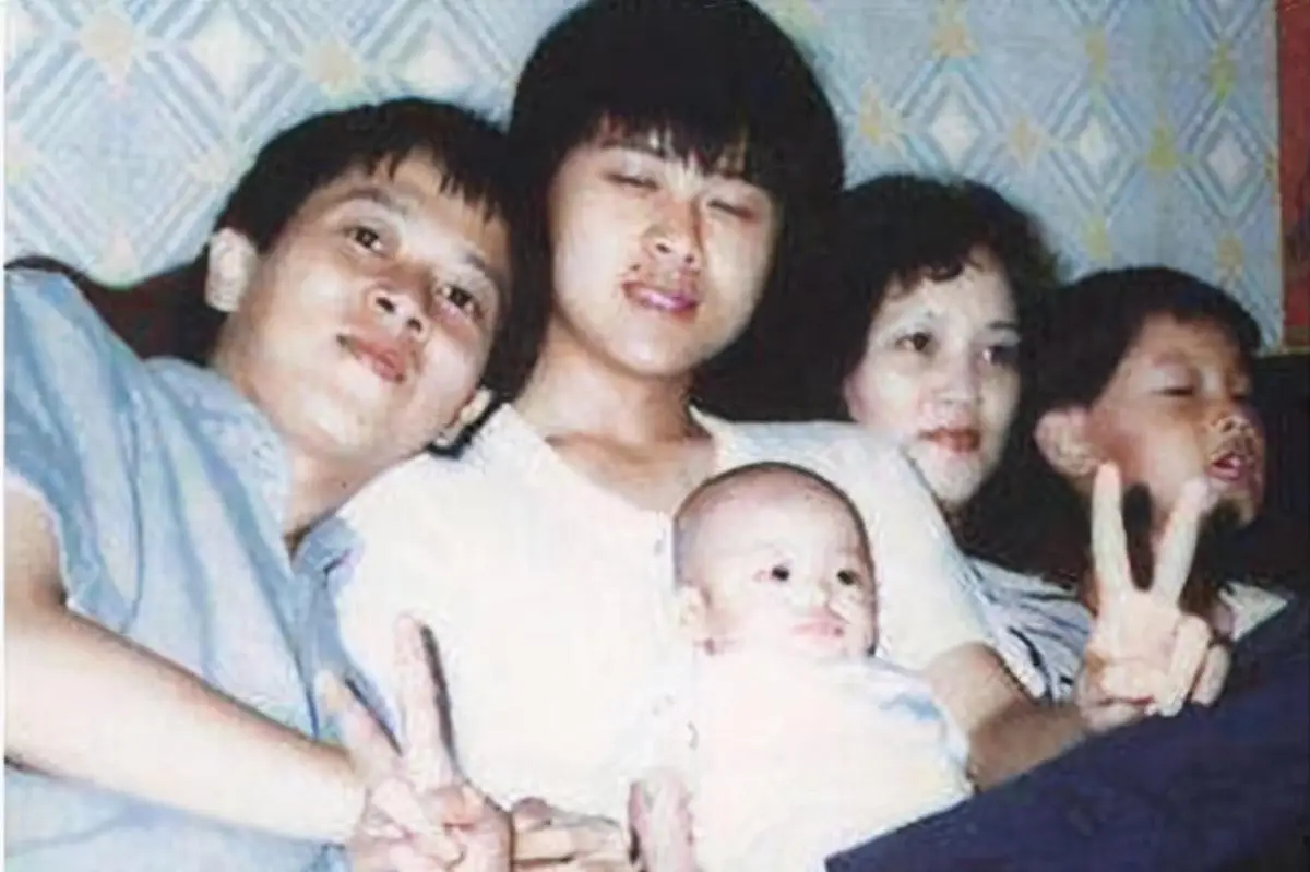1997年，张雨生发生车祸，女友黄惠玲第一时间赶到医院，可经过24天抢救后，张雨