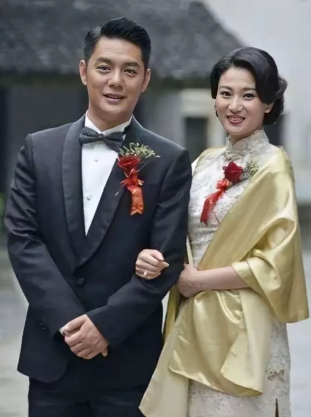 这对帅男靓女，令人羡慕，有认识的吗？