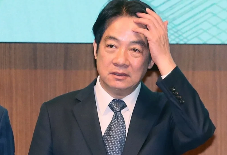 民进党当局不高兴了！在我们表示，两岸一家亲之后，陆委会“副主委”梁文杰公开对我们