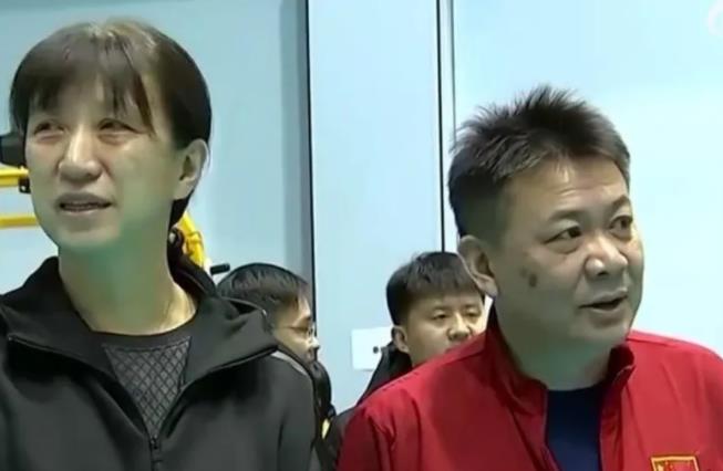 蔡斌教练并没有出现在排超联赛的任何一场比赛的贵宾席上，是不是可以说明，蔡斌教练已