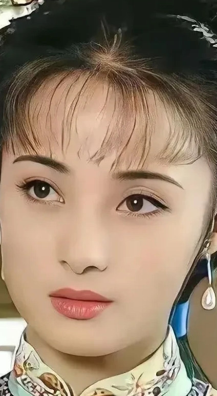 天呐，这才叫风华绝代，国色天香，倾国倾城，艳压群芳，这美貌，气质，比朱琳更胜一筹
