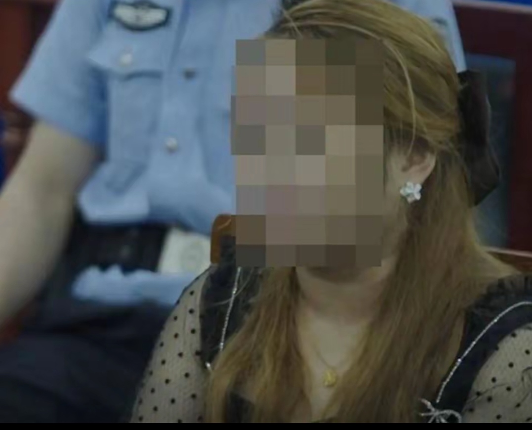 男子刷视频发现妻子跟别人结婚，一双“儿女”也不存在