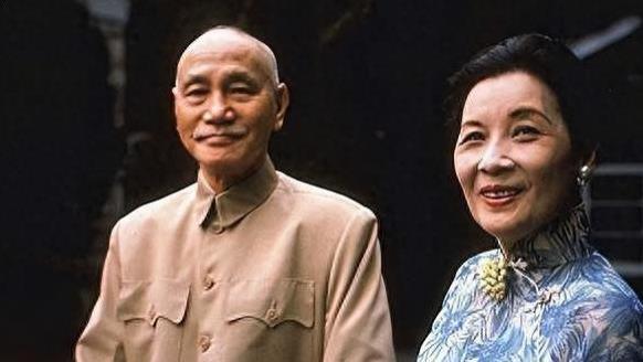 2003年，106岁的宋美龄在宋子文墓前哭诉：宋家人为何都葬在这里