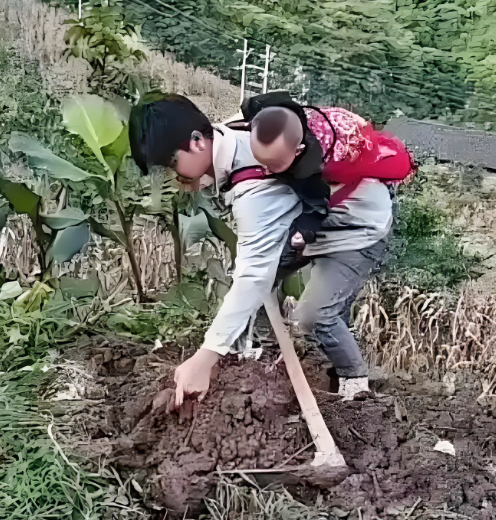 当初前妻出轨抛家弃子，还卷走了所有钱，如今得病了，他爸却让我来照顾，简直太可笑了