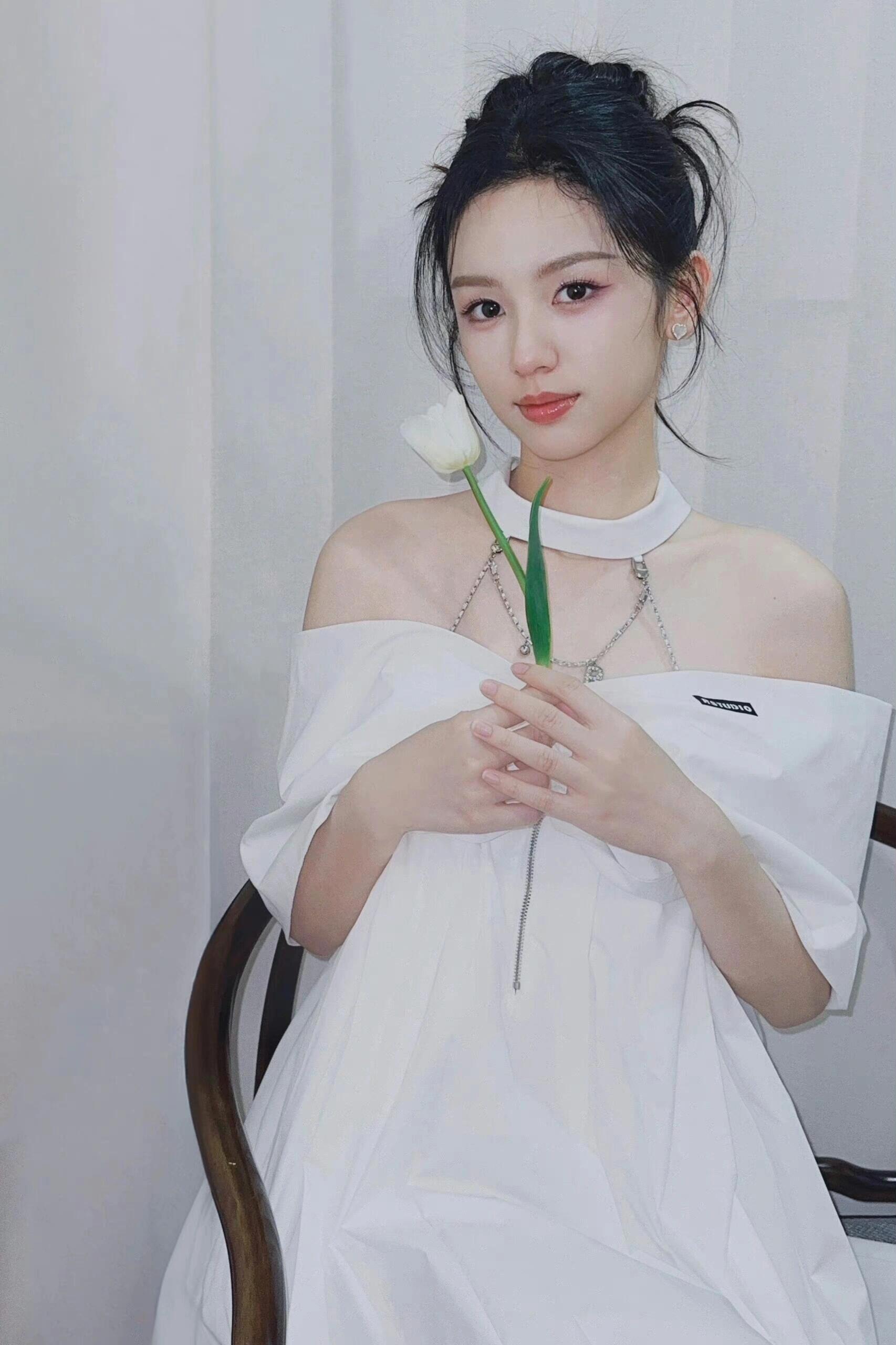周也油画少女限时返场