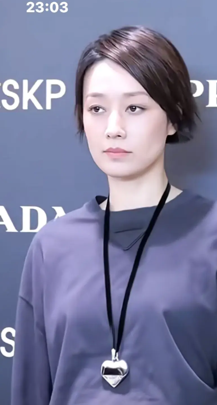 想不到，马伊琍哪来的这么自信。尤其是和文章离婚后，她更是阳光明媚。
马伊琍陷入波
