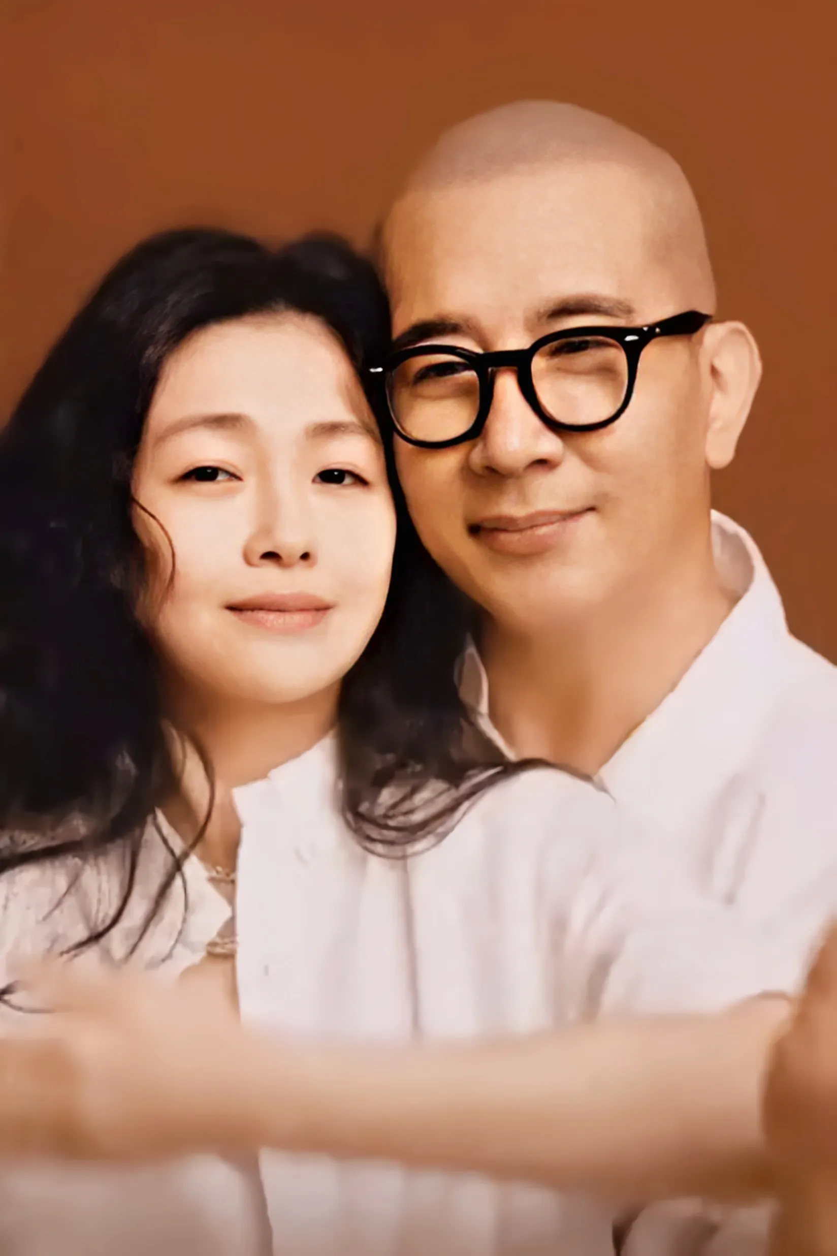 大S和汪小菲结婚时已经36岁了，这个年龄要想找年龄比她小的富贵人家，已经很难找了