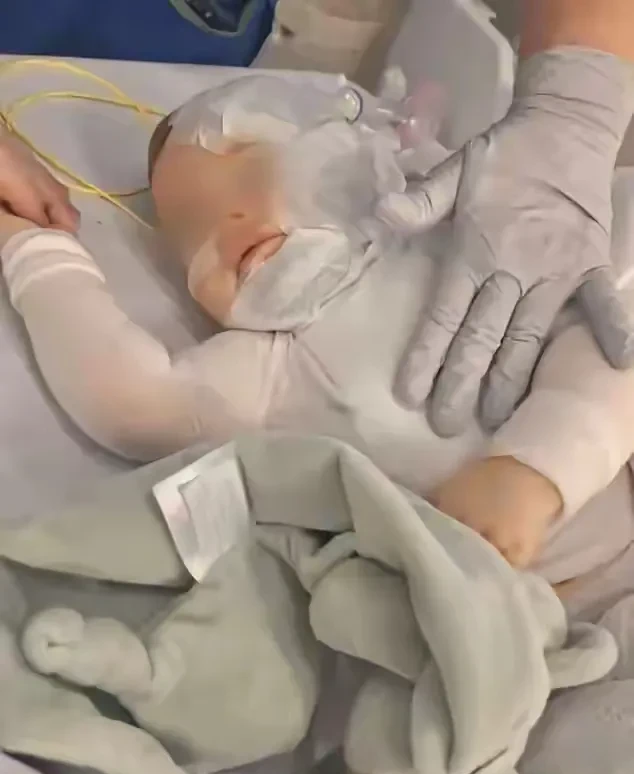 留学生向婴儿泼咖啡行径恶劣，天理难容！