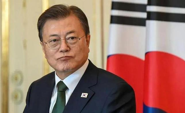 尹锡悦还不死心！总统府发生对峙，文在寅表态