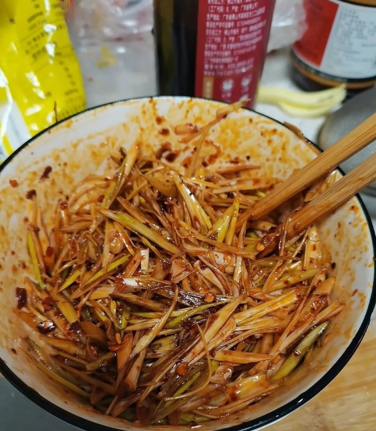 婆婆做的，猜猜这是什么菜
