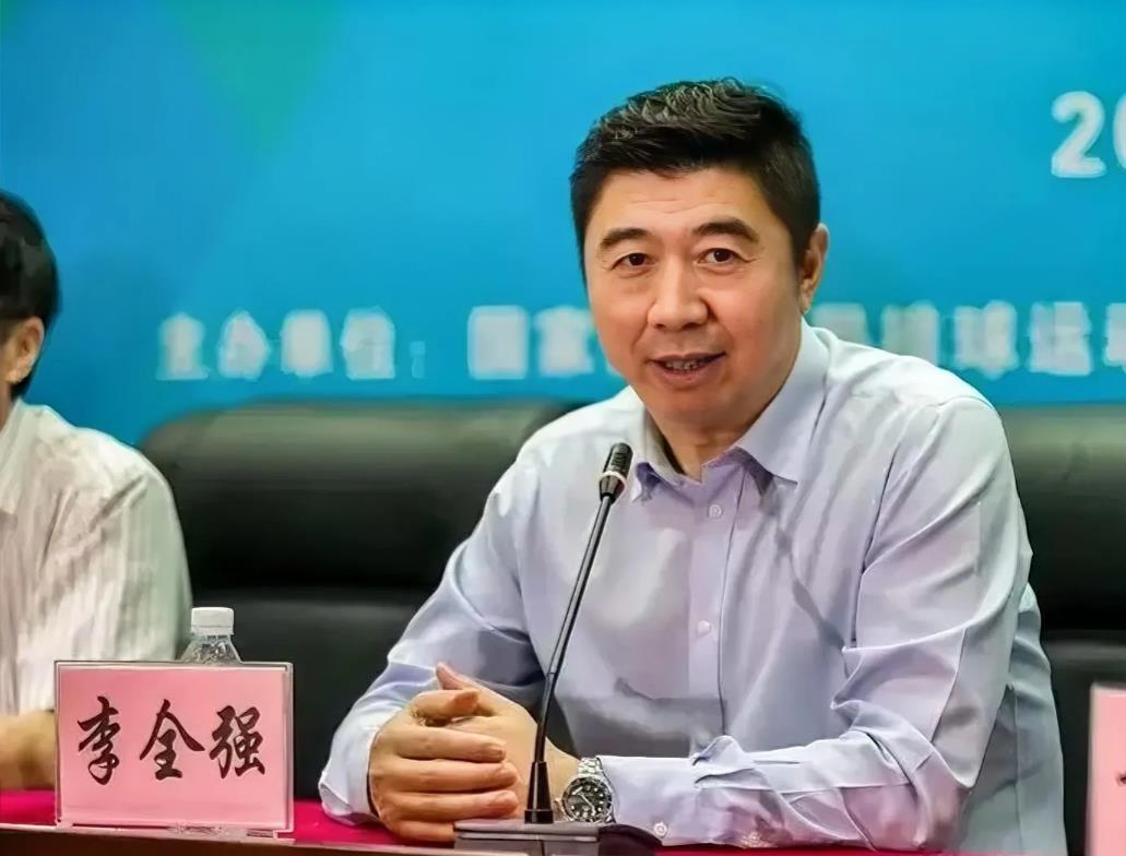 不吸取他人以往教训，你显摆什么啊！又一“表哥”落马了。
      他就是国家体
