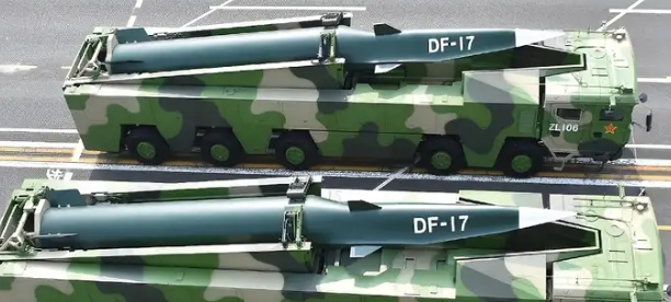 东风-17，不仅是一款外形科幻的导弹，也全球第一款服役的高超音速“水漂弹”，在去