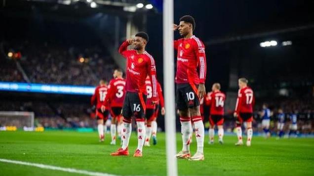 曼联1-1伊镇，阿莫林用2分的代价，证明了曼联的战术素养有多差