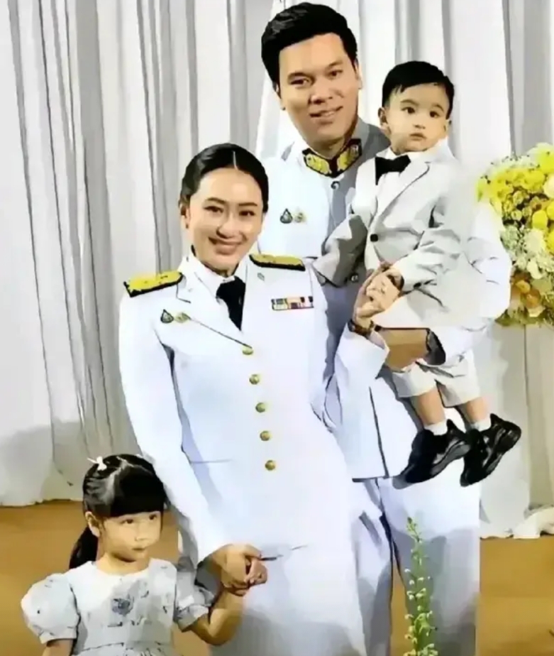 我啥也不信就信命！

你就拿泰国美女总理佩通坦来说，如果，她不生在他信家族，她的