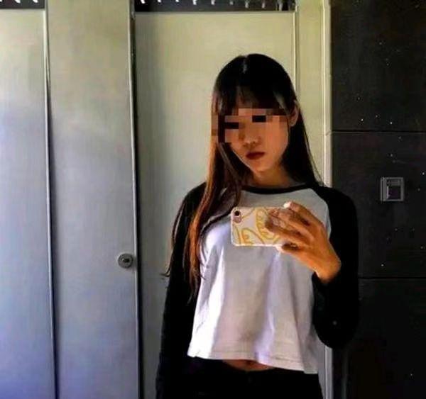 “主人，我错了，求你原谅我……”屏幕上，女孩卑微的文字，像一把尖刀，刺痛着每一个