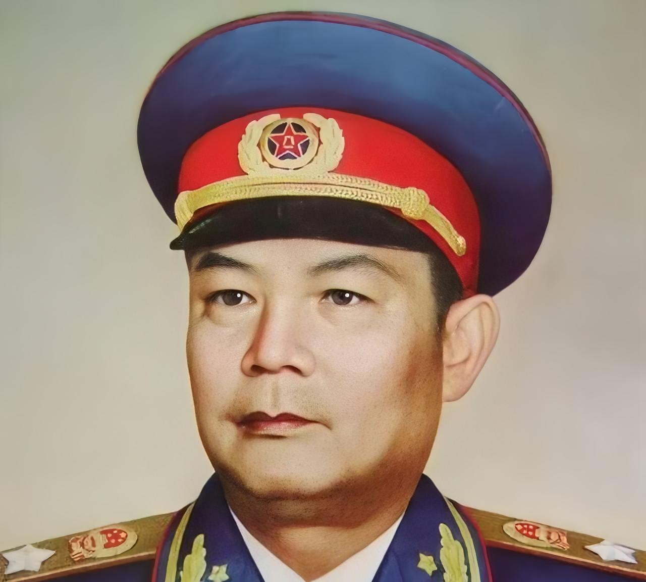 1985年9月，党的十二届五中全会召开，对政治局成员进行了调整，调整后的常委是五