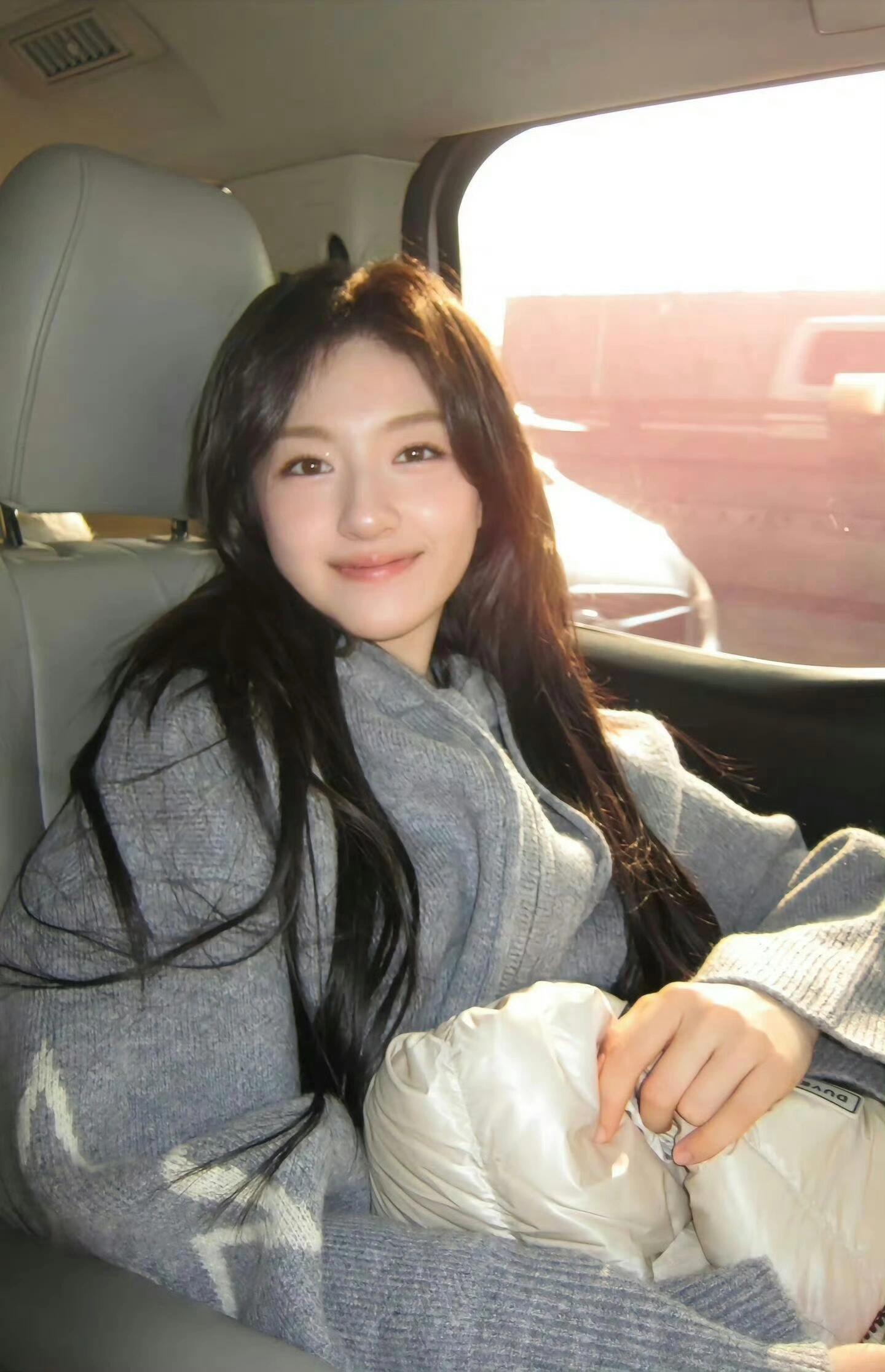 李兰迪张婧仪都好美