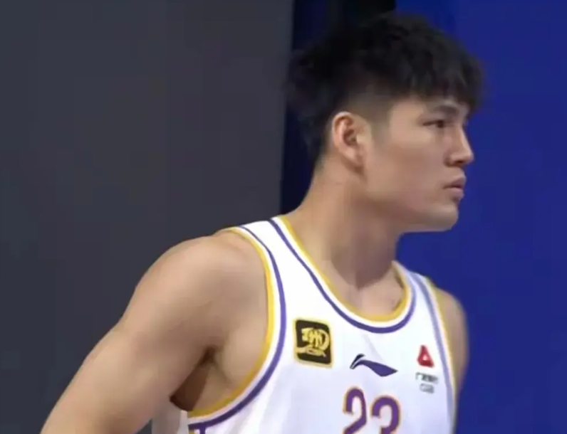 闵鹿蕾是准备毁掉状元郎吗——在昨晚CBA联赛南京同曦对北京北控的比赛中，北控男篮