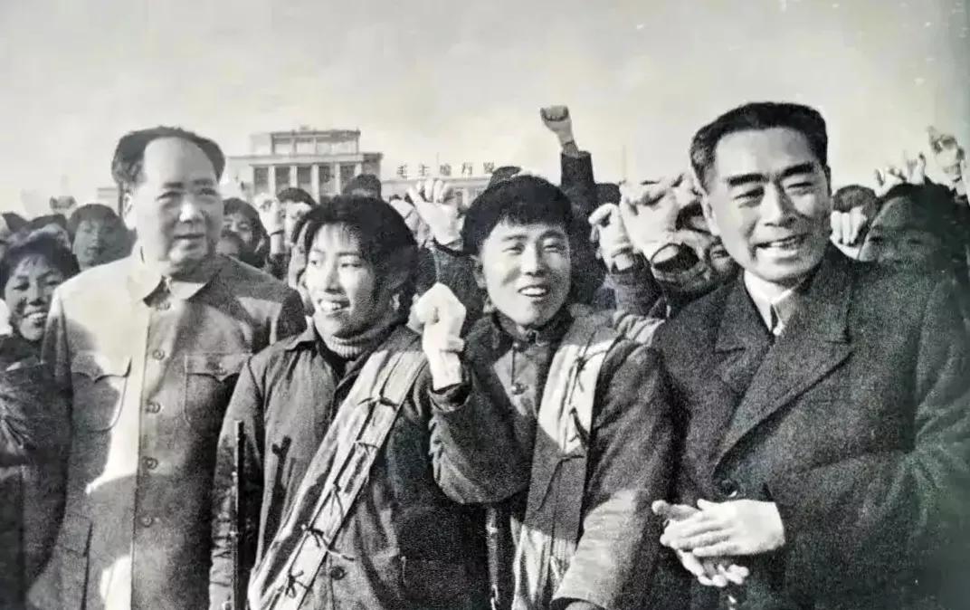 1971年，毛主席，周总理与人民在一起，笑容满面，笑容可掬，笑容灿烂，温暖又温馨