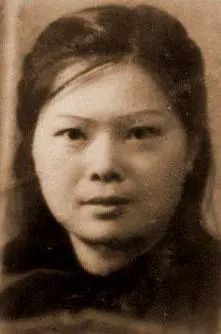 1942年5月27日，陈独秀病逝于四川的一个小山村里，临终前对小29岁的妻子潘兰