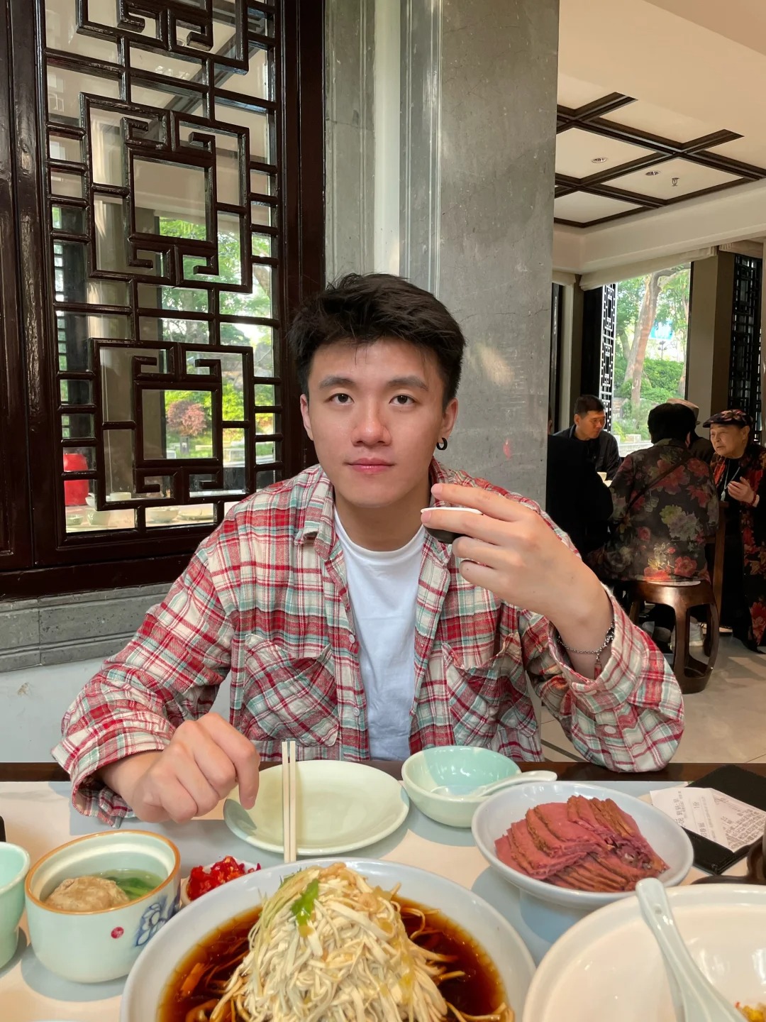 扬州还有什么好吃的啊🙋
错峰旅游，早上7点起来吃早茶，不过扬州真的很舒服
