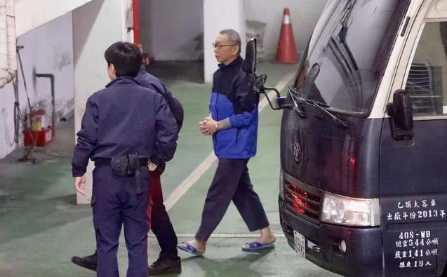 “偷师”陈水扁“顽抗到底”不成，柯文哲请辞党主席后，民众党要做4大危机处理才能续