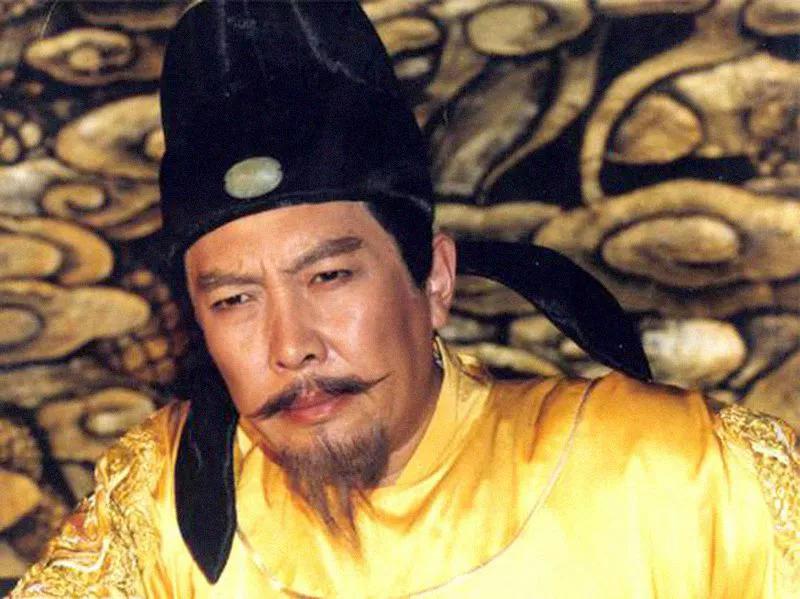 635年，李靖在李世民的命令下出征讨伐吐谷浑，但由于高甑生未能按时到达预定位置并
