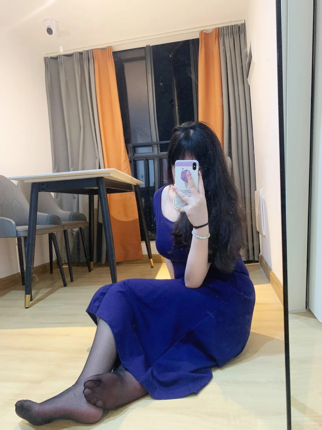 蓝色长裙超显瘦！
好好好显胖是吧，长裙解决一切烦恼！
