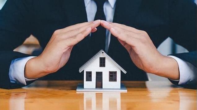 房子刚过户给国外的女儿，其就起诉父亲让其搬走，网友：狼心狗肺