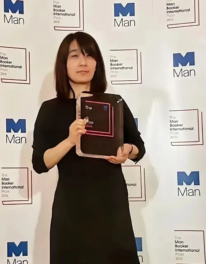 近年来，诺贝尔文学奖引发了广泛争议，尤其是在亚洲作家中，尤其是选择了韩国作家韩江